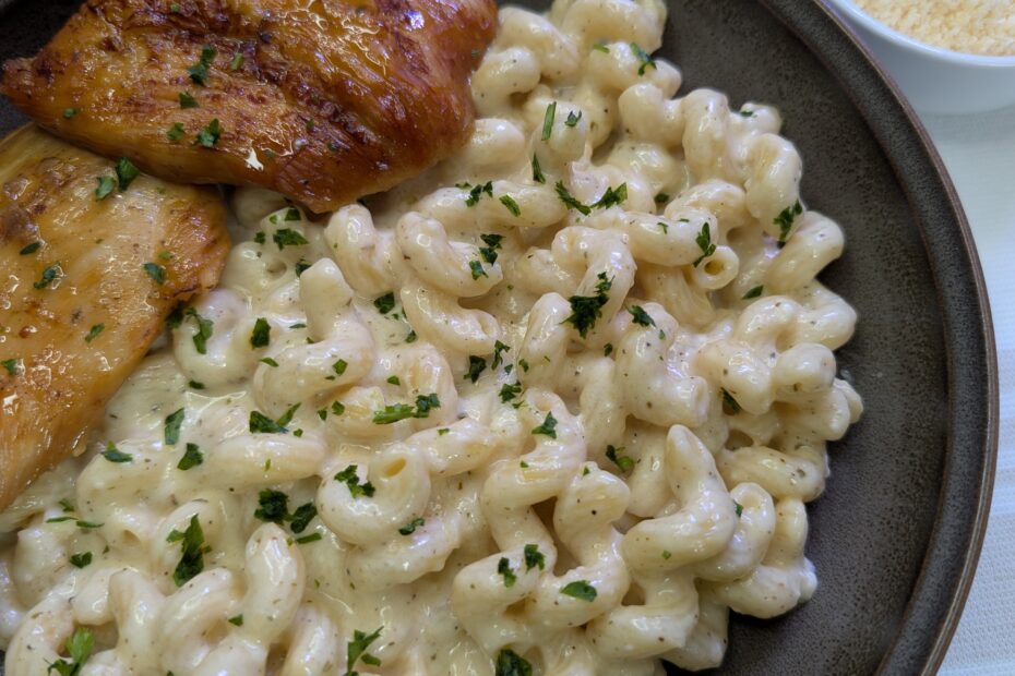 Homemade Alfredo Sauce with Heavy Cream