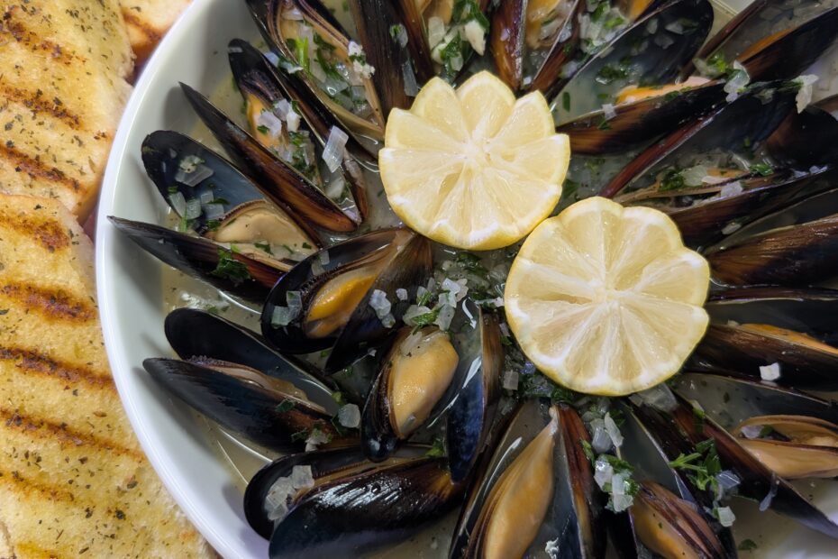 Moules Marinières (Mussels in White Wine)