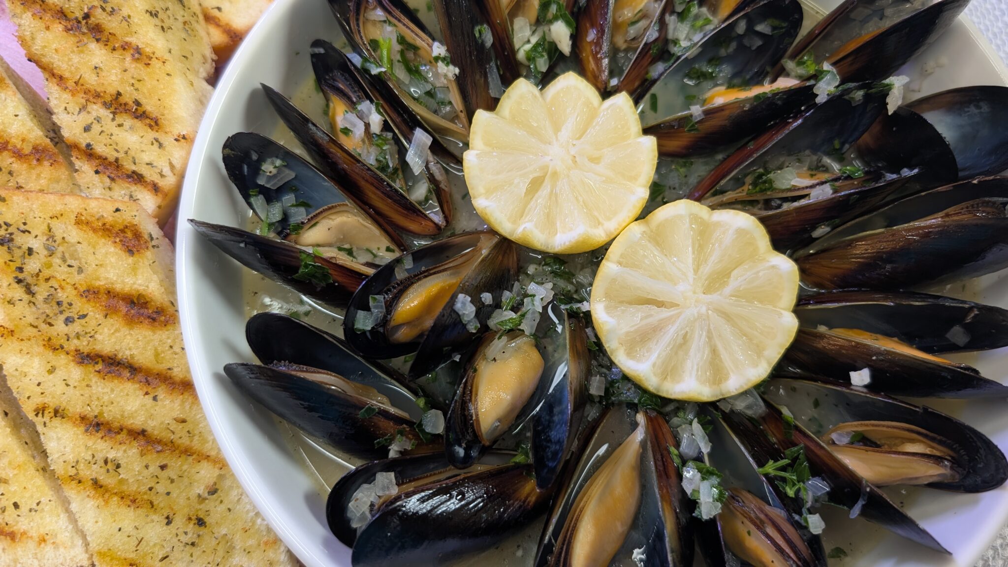 Mussels in White Wine (Moules Marinières)