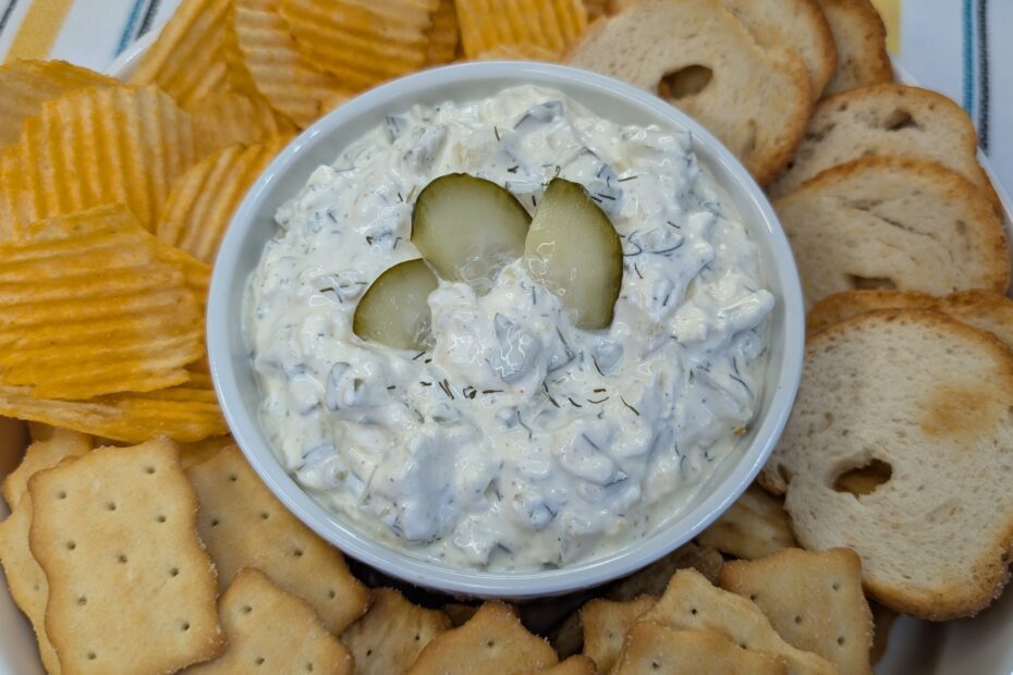 Creamy Garlic Dill Pickle Dip