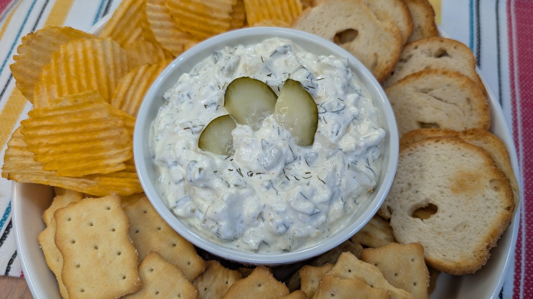 Creamy Garlic Dill Pickle Dip
